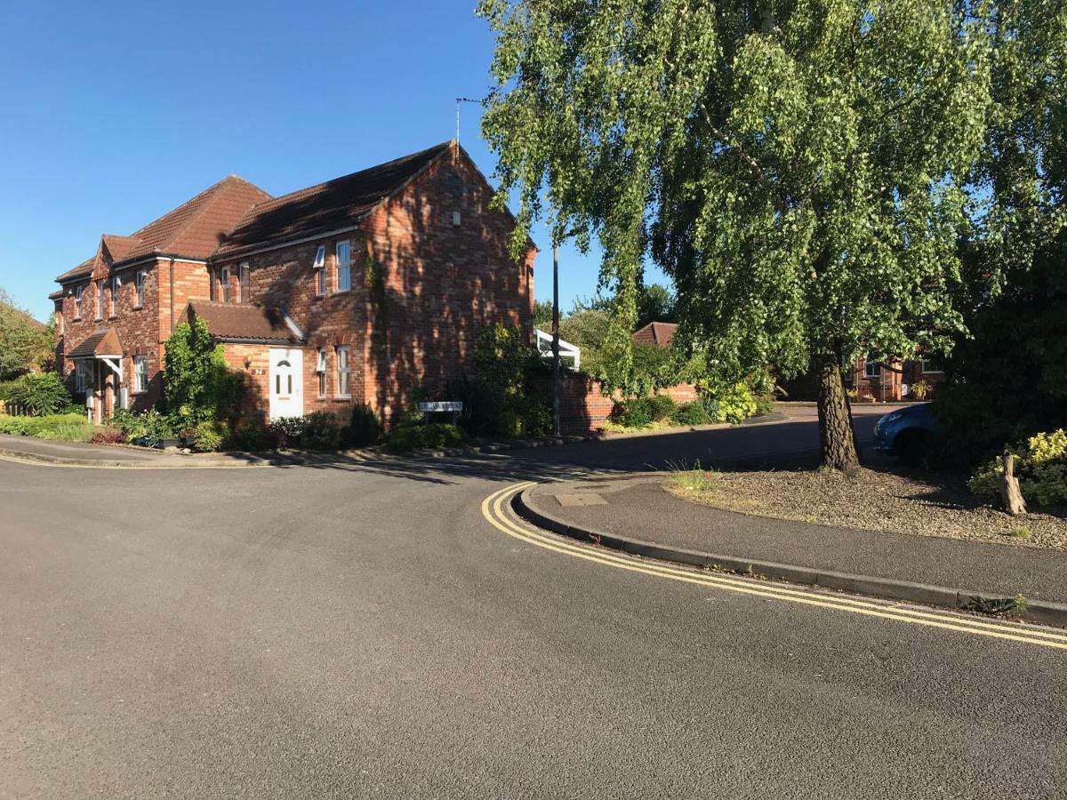 Luxurious 2 Bed House 10 Minute Walk From Station Holiday home *